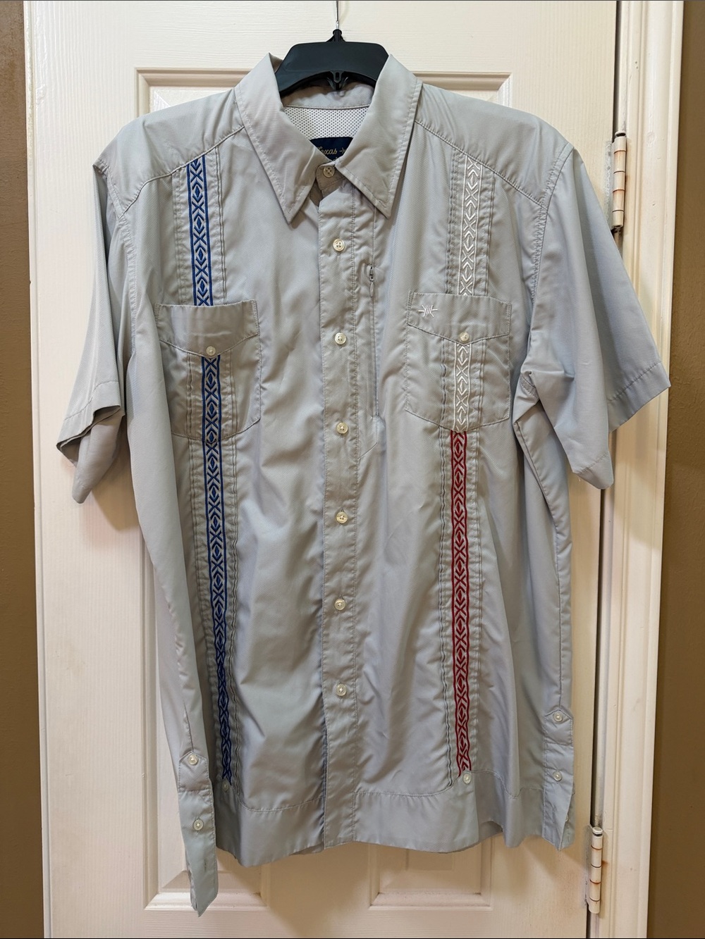Men's Short Sleeve Button-Down Shirt in Light Gray with Blue & Red Accents